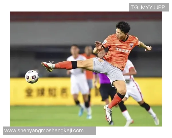 上海足球队联赛表现分析团队配合默契与战术执行力的深度剖析 上海足球队联赛表现分析团队配合默契与战术执行力的深度剖析